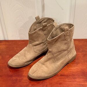 Chic Tan Suede Women's Ankle Boots